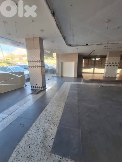 SHOWROOM | AWKAR | 14 PARKING SPOTS | MAIN ROAD, (AWR-121)