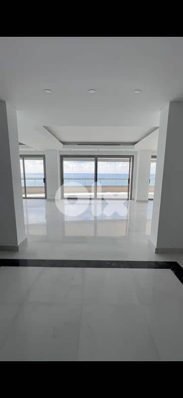 Apartment For Sale in Ramlet el Bayda (Front Line)