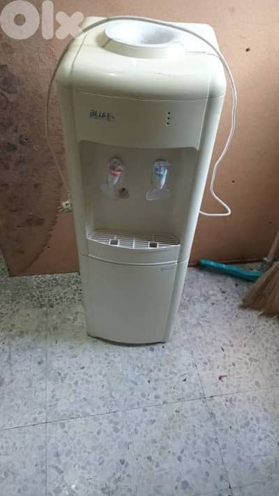 براد ماء بحالة جيدة water cooler good condition