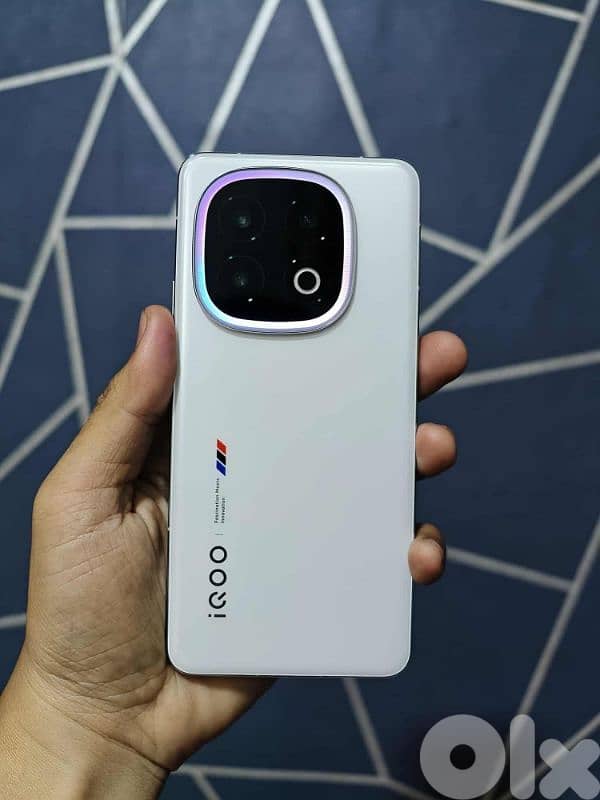 Vivo iQOO 13 BMW Edition ( 512 Gb / 16 Ram ) Like New 3