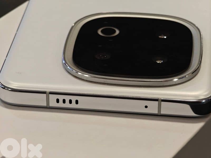 Vivo iQOO 13 BMW Edition ( 512 Gb / 16 Ram ) Like New 8