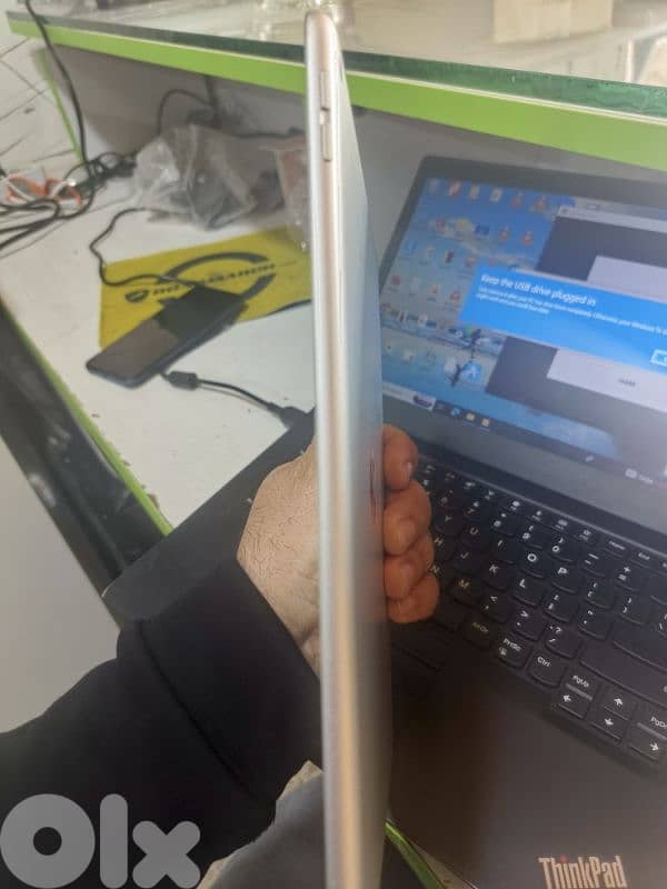 ipad 9 64 GB like new 3