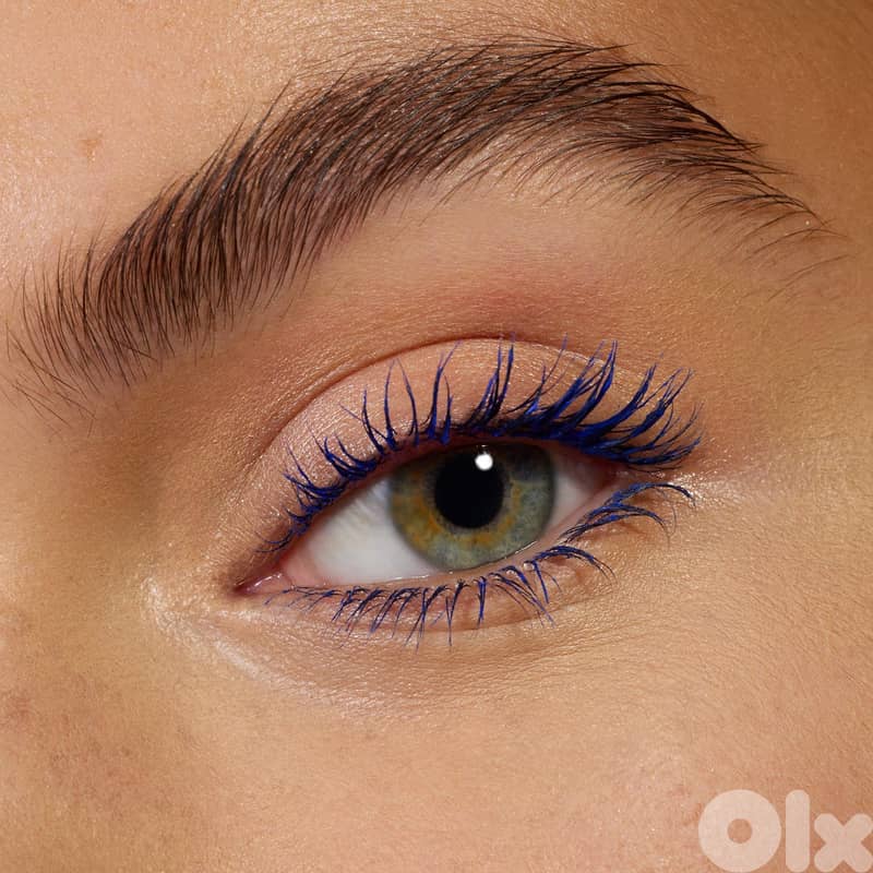 Essence I LOVE EXTREME BLUE crazy volume mascara 6