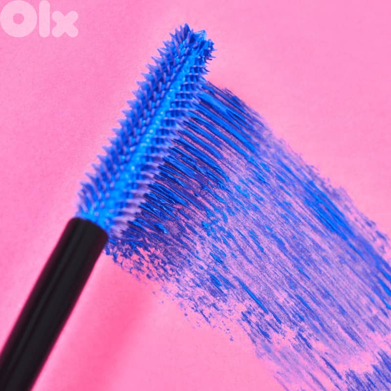 Essence I LOVE EXTREME BLUE crazy volume mascara 9