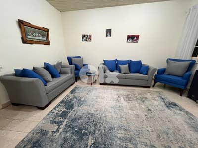 صالون للبيع