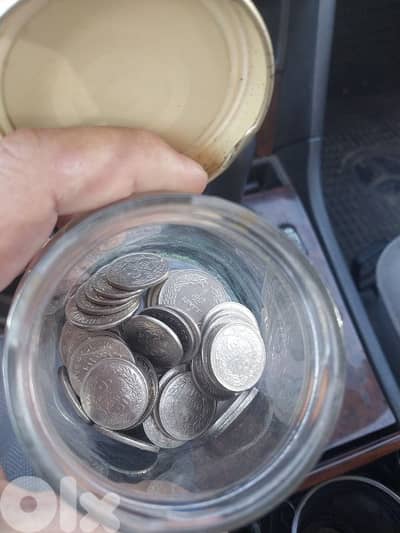 مرحبا عندي عملات مشكل  اكتر شي ليرة  حجر ونص ليرة حجر