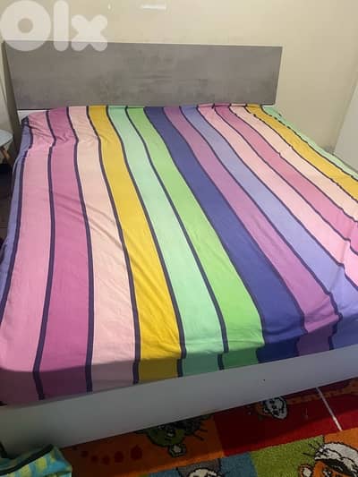 تخت كبير و شيفونيرة