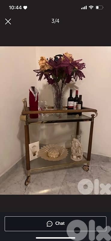 طاولة مع دولاب