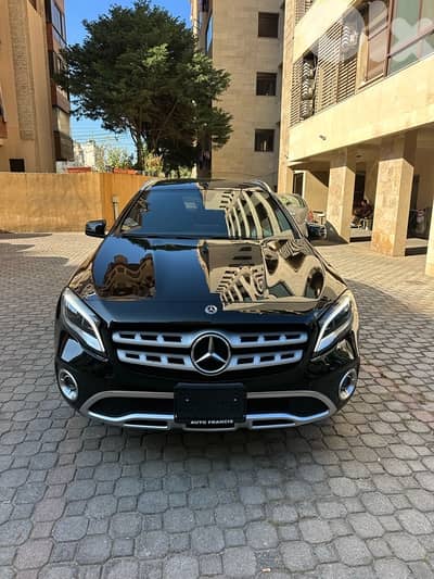 Mercedes GLA 250 4matic 2019 black on black (clean carfax)