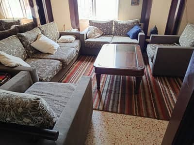 Living room (complete) with table