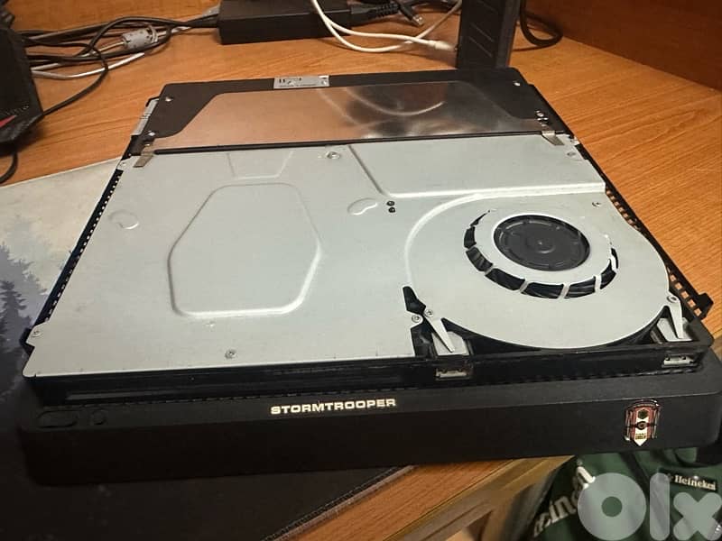 PS4 slim used but in good comdition with 4 games 1