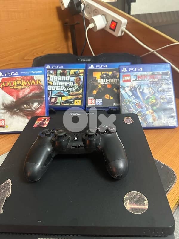 PS4 slim used but in good comdition with 4 games 2