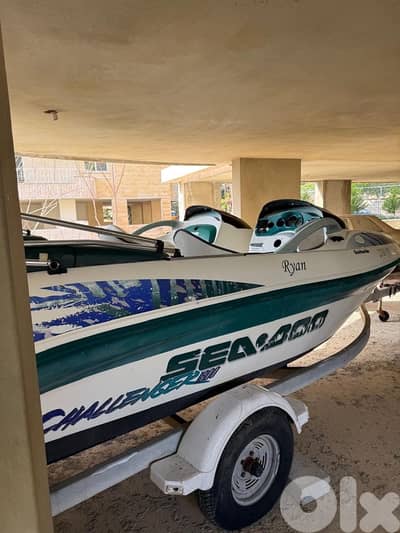 Seadoo bombardier challenger. (no engine)