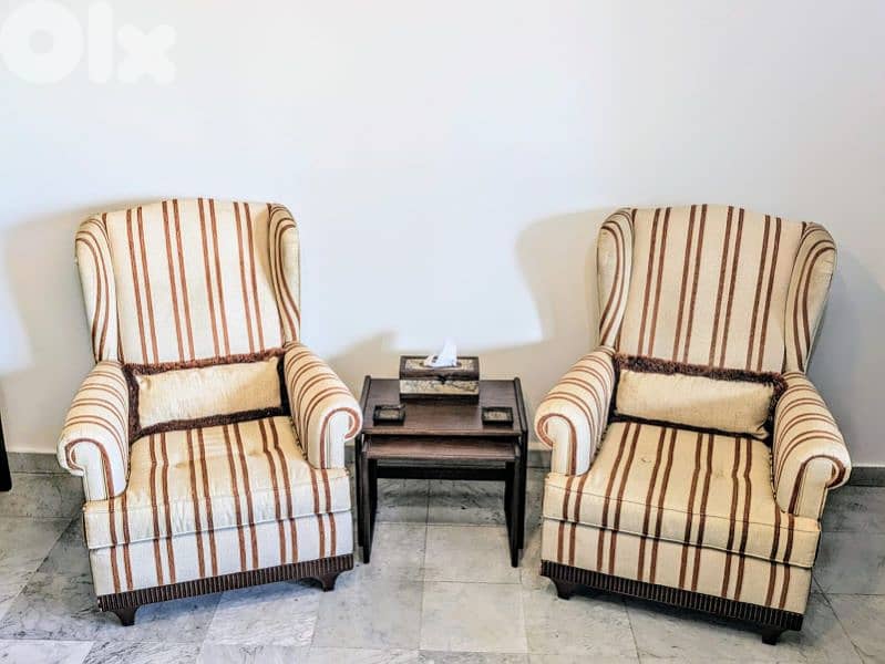 Elegant living room set – sofas + armchairs – great condition 3