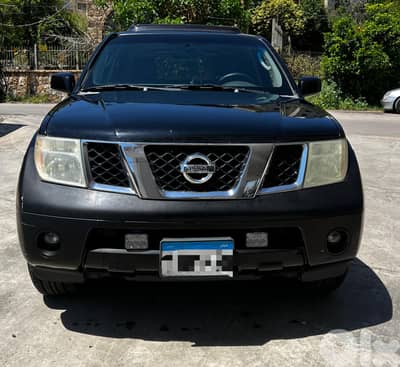 Nissan Pathfinder LE 2005 CLEAN