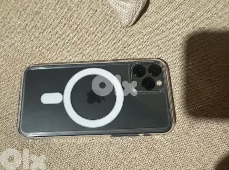 iphone 11 pro super clean 4