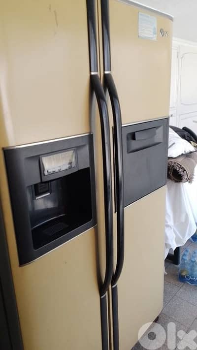 براد مع فريزر لج كتير نضيف still as Brand new LG refrigerator