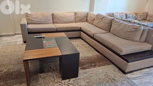 طقم كنب زاوية (L) مودرن مع كراسي مودن - حالة ممتاة