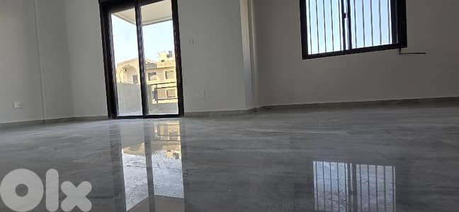 شقة في جعيتا ٣ نوم طابق اول كاشف شرح فقط ١٣٠ الف 03392556