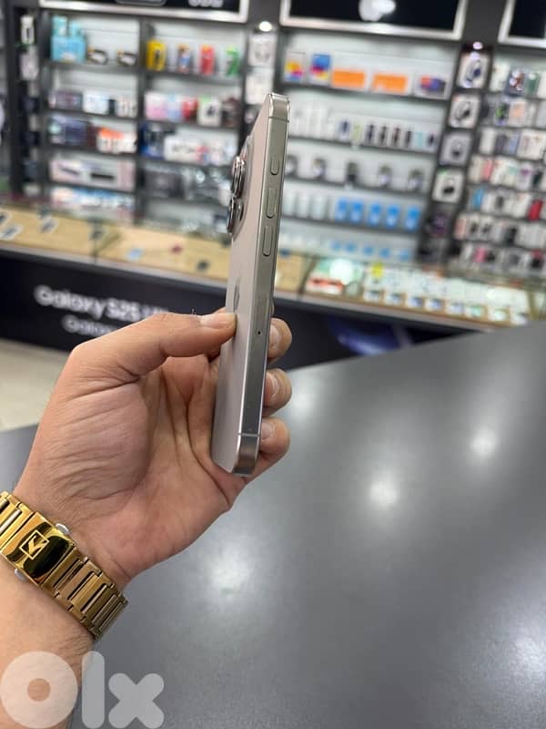 IPHONE 16 PRO 1 TERRA 1