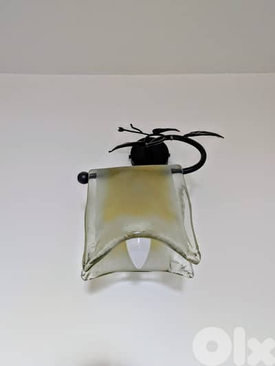 Wall light fixture – very good condition