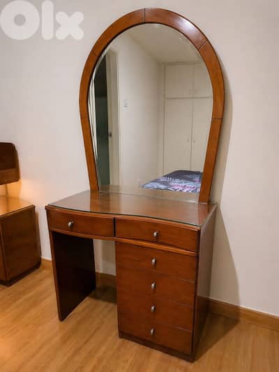 Wooden Dressing Table with Mirror – Good Condition