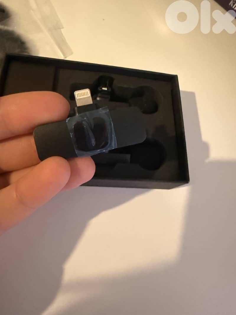 Wireless Lavalier Microphones (Lightening) 1