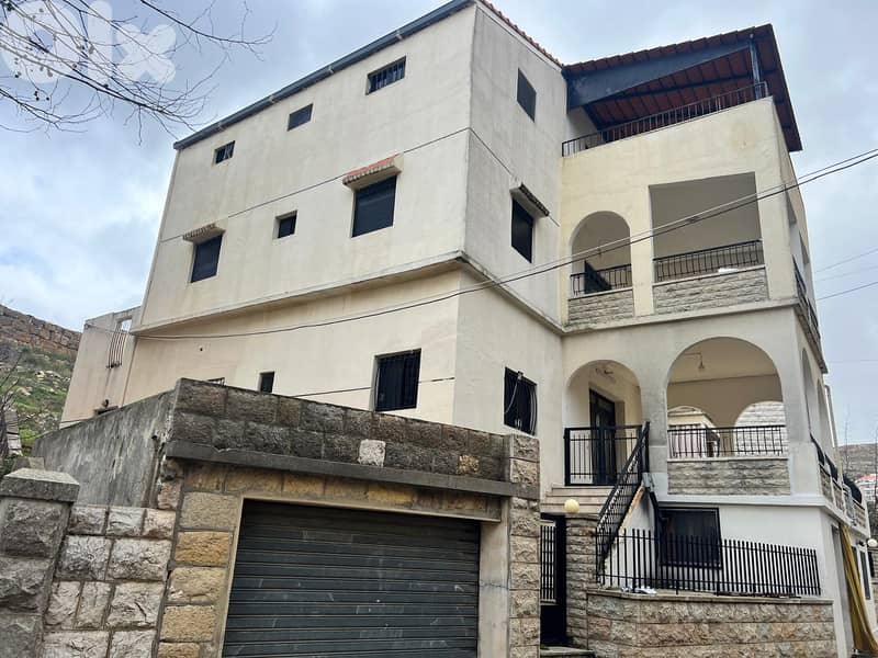 L21053 - A 1,090 SQM Building For Sale in Bhamdoun 1