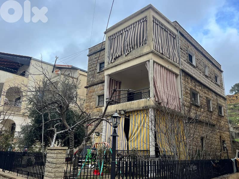 L21053 - A 1,090 SQM Building For Sale in Bhamdoun 2