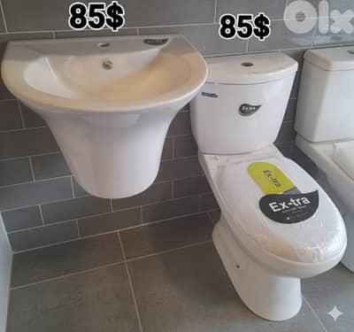 كرسي حمام مع مغسلة. toilet seat and sink