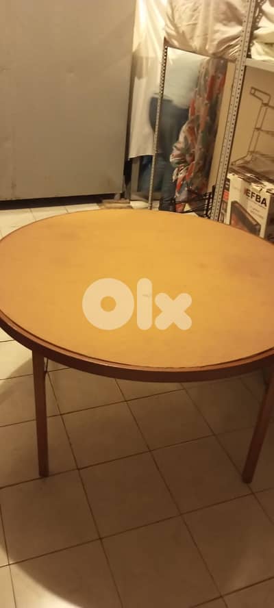 Console and round 120cm table