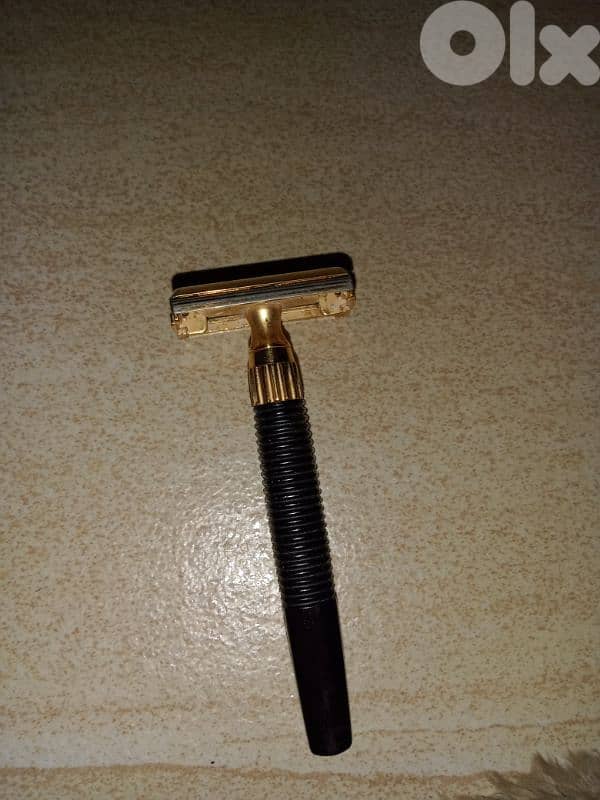 vintage GEM Push Button single-edge safety razor 1