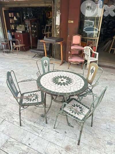 طاولة انتيك فسيفساء امع حديد فيرفورجي عمل يدوي مع ٤ كراسي