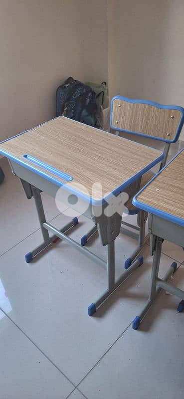 Desks available in blue colors also 2