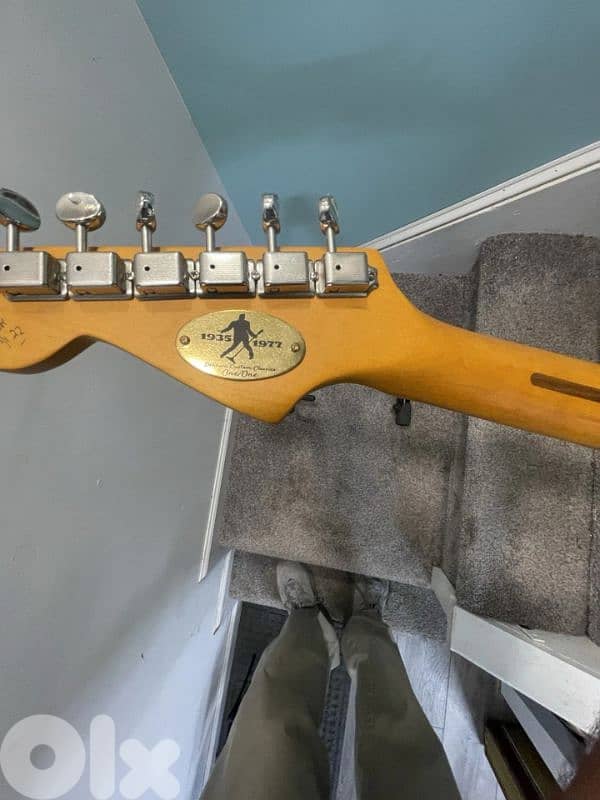 ELVIS PRESLEY Fender Electric Guitar 1 OF 1 6