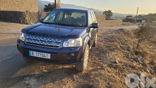 Land Rover LR2 2009 compact luxury SUV with 5 seats