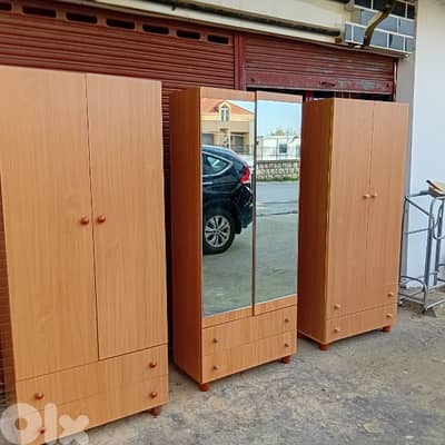 خزنات شبه جديد سعر وحدي 100$، مع مراية 120$