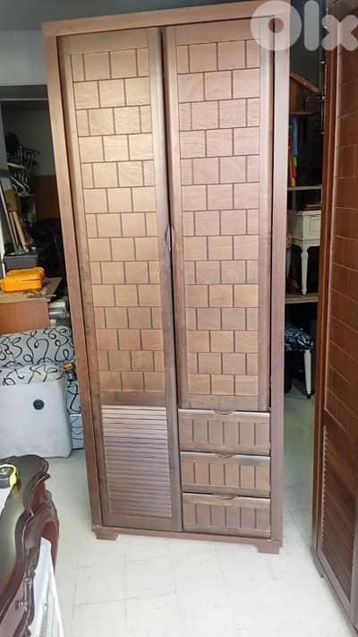 خزانة اوروبي شبه جديد  ولا جرح