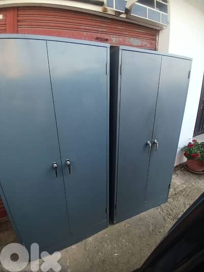 خزنات إيطالي شبه جديد سعر وحدي 120$