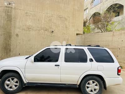 نيسان باثفايندر 2001