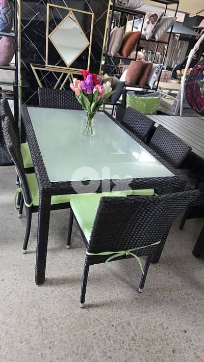 rattan table and chairs.  طاولة رزين مع كراسي