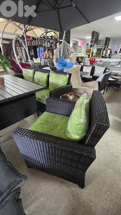 set resin 5 seats. طقم رزين ماليزي مع طاولة