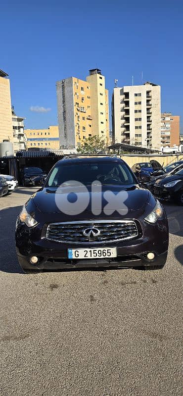 Infiniti Fx 35 series mod 2010 f. o 4wd 3 camera like new