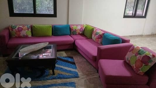 غرفه قعده مع طاوله بحاله ممتازه