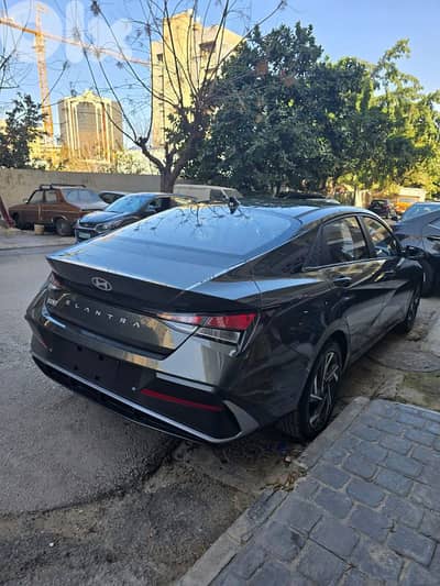 Hyundai Elantra 2025 zero