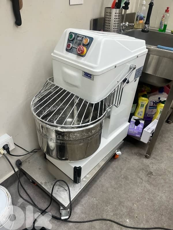 Brand new excellent condition bakery equipment for breads pizza 1
