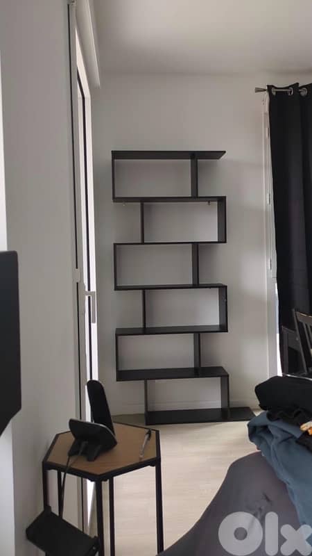 S-shape bookshelf 1