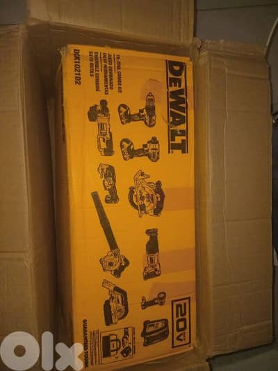 مجموعة أدوات DEWALT 20V MAX بطارية 10 أدوات، بطاريتان وشاحن وحقيبتان