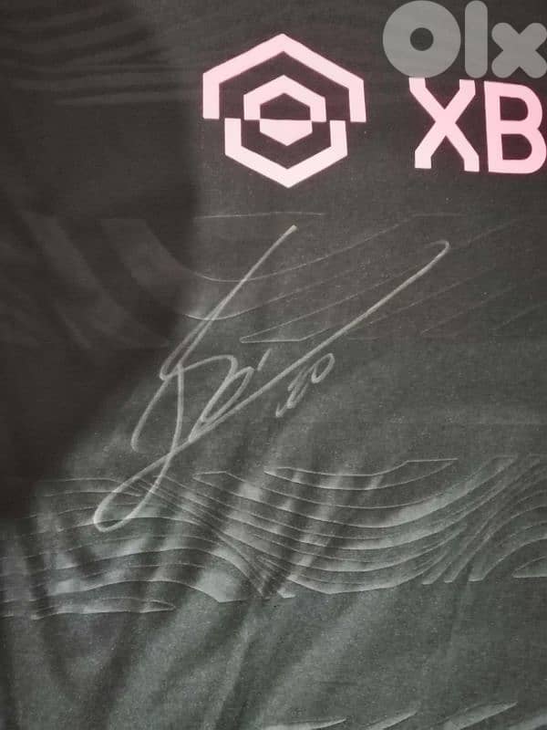 messi signed tshirt 2