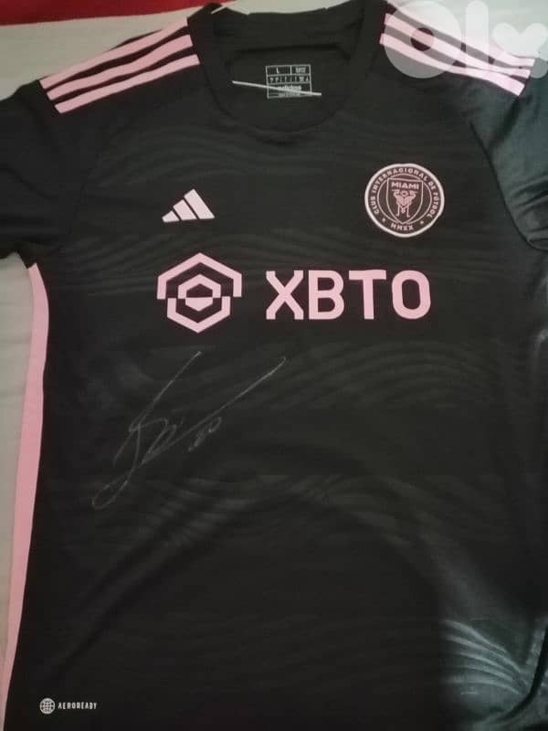 messi signed tshirt 3